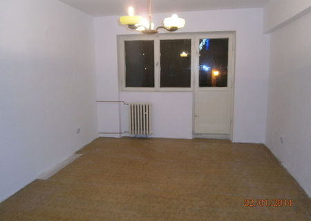 vand sau schimb cu casa 3 cam., apartament 2 camere, comfort 1,b-dul Bucuresti vand sau schimb cu casa 3 cam., apartament 2 camere, comfort 1,b-dul Bucuresti