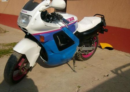 vand sau schimb honda cbr 600