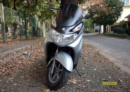 Vand sau schimb Suzuki Burgman 125 cmc, an 2004