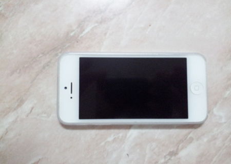 Vand/schimb iphone 5 white neverlock 16 gb , cutie cu toate accesoriile cu samnsung s4