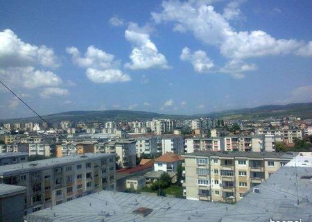 Vand / Schimp Ap 2 cam cu casa Vand / Schimp Ap 2 cam cu casa