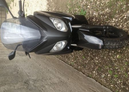 Vând scurt Yamaha x max 250