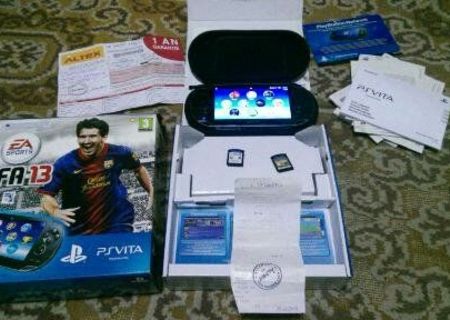 Vand sony PSP Vita impecabil la cutie + 3 jocuri