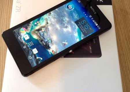 Vând Sony Xperia ZR impecabil + docking station