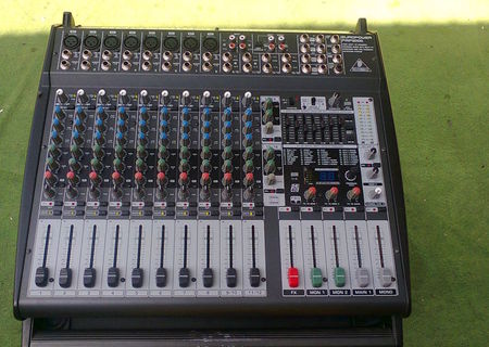 Vand statie cu mixer, boxe si microfoane Behringer