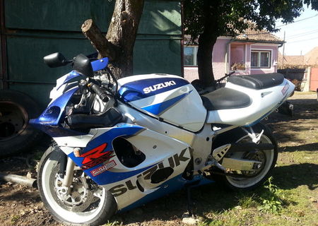 vand suzukigsxr accidentata