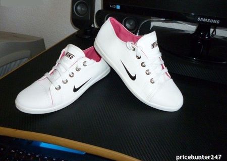 Vand Tenisi NIKE dama Tenesi Albi Calitate Garantata!! Super Preturi! Vand Tenisi NIKE dama Tenesi Albi Calitate Garantata!! Super Preturi!