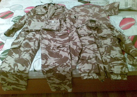 Vand tinuta de camuflaj tip desert in stare foarte buna Vand tinuta de camuflaj tip desert in stare foarte buna
