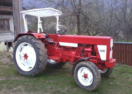 Vând tractor Internaţional