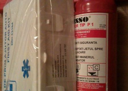 vand trusa medicala , doua triunghiuri si extinctor auto vand trusa medicala , doua triunghiuri si extinctor auto