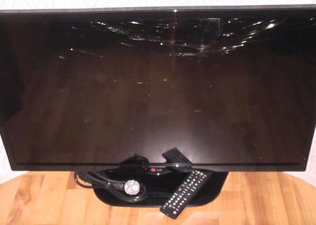 Vand TV LED LG, 81 cm, ecran spart.