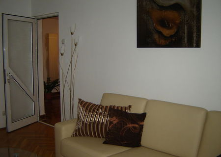 Vand Urgent Apartament 3 camere decomandat Vand Urgent Apartament 3 camere decomandat