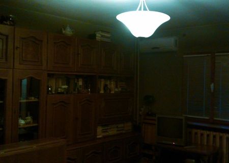 vand urgent apartament o camera modificat in 2 camere