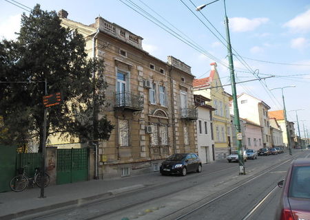 vand vila mare in piata balcescu timisoara