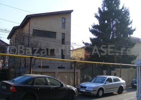 Vand vila zona Colentina Trei Scaune