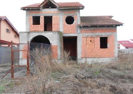 VAND VILLA neteminata  in satul bajura