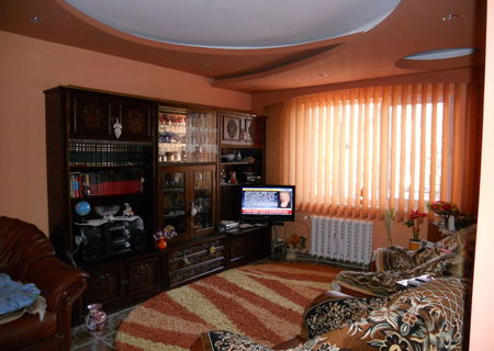 vanzare apartament 3 cam