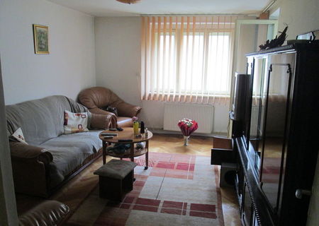 Vanzare apartament 3 camere Trivale