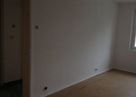 vanzare apartament   3 camere -zona Baicului Gara de est