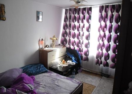 Vanzare apartament trei camere