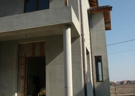 Vanzare casa la gri, teren 450 mp