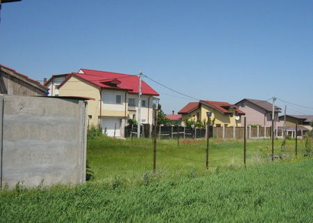 vanzare teren Lazu