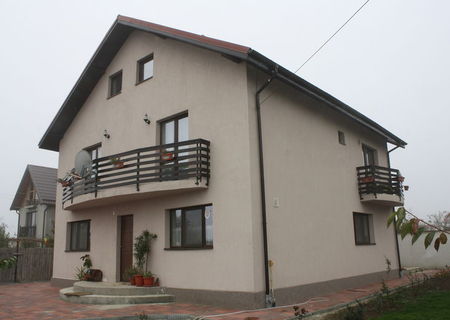 VANZARE VILA LUX