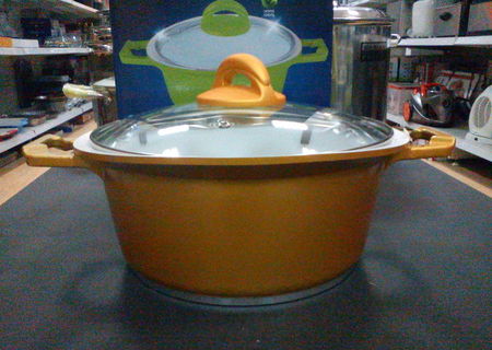 Vas ceramic cu capac