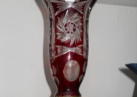 Vaza din cristal, rubin .