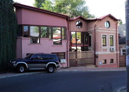 Vila 6 camere de inchiriat în zona Parcul Carol Vila 6 camere de inchiriat în zona Parcul Carol