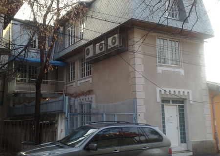 Vila de INCHIRIAT ultra centrala,zona Stefan Cel Mare singura,libera,renovata pentru firma !