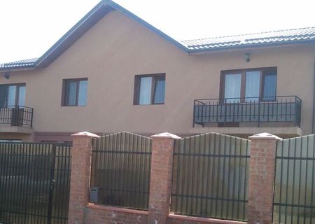Vila in duplex de vanzare