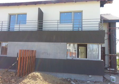 Vila Mosnita lux la asfalt Vila Mosnita lux la asfalt
