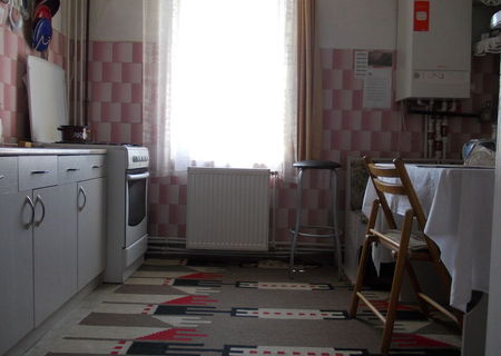 Vind ap. 2 camere decomandat