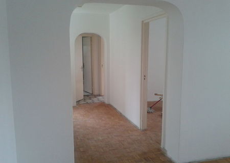 Vind apartament 4 camere