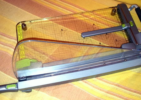 Vind Ghilotina Rexel CL420 A3, indicator laser, aproape noua