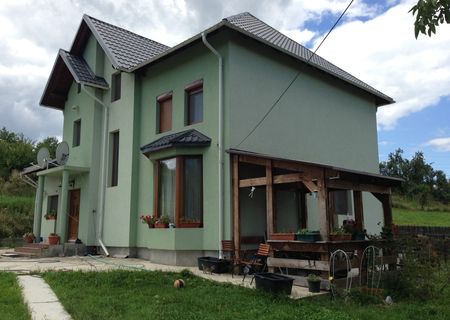 Vind/schimb casa 220 mp sos. Iasi-Birnova