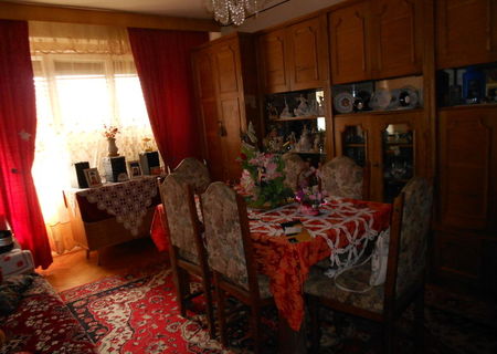 Vindem Apartament 4 camere urgent
