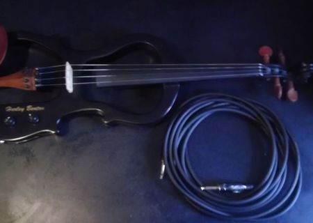 Vioara electronica Harley Benton