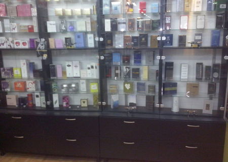 vitrine pentru parfumuri