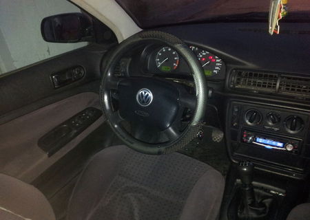 Volkswagen Passat 1998 in stare foarte buna Volkswagen Passat 1998 in stare foarte buna