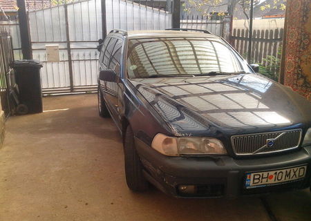 Volvo v 70 xc- awd, 1999 ( benzina 2400 cm 3 ) Volvo v 70 xc- awd, 1999 ( benzina 2400 cm 3 )