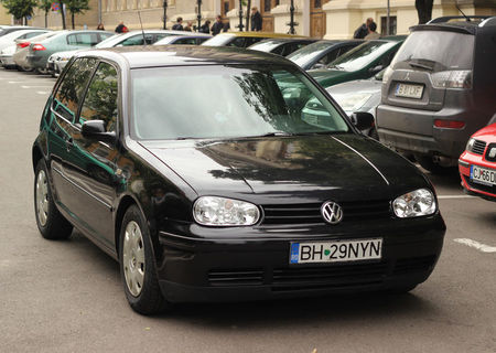 VW Golf 4 1.4 16 V - Negru Metalizat/Inmatriculat