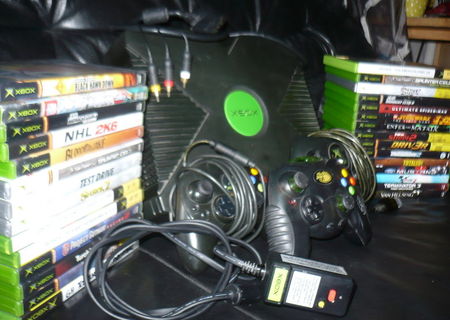 Xbox 180 cu 3 manete  si 29 jocuri originale