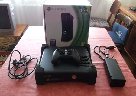 Xbox 360 Slim 4GB 1 controller Toate accesoriile