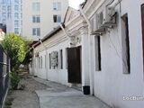 apartament 4 camere in vila parter inalt, cu o camera la demisol, mobilat si utilat, 100 mp utili, 2 bai, camara pivnita, garaj in curte, pret 300000 euro, aproape Bulevardul Marasesti, Camera de Comert, Manastirea Radu Voda, Spitalul Bucur