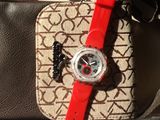 Ceas Swatch Red Toxin, geanta Kalvin Klein