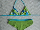 Costum de baie deux-pieces verde cu albastru