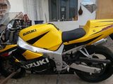 Dezmembrez Suzuki GSXR 600