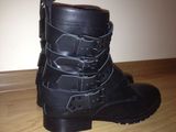 Ghete piele Stradivarius